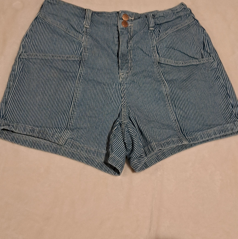 Universal Thread, high waisted size 10 blue & white stripe shorts 3 1/2 inseam